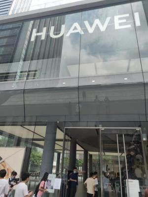 防堵“黄牛”华为门店出招！华为商城热销机型10秒卖光Mate50火爆开售