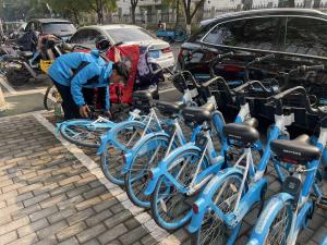 积极应对低温寒潮天气全力保障市民安全骑行