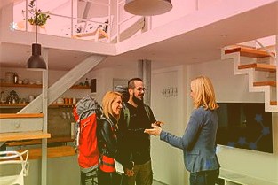 北京：义务教育学校不得使用境外教材教辅材料不统一推荐